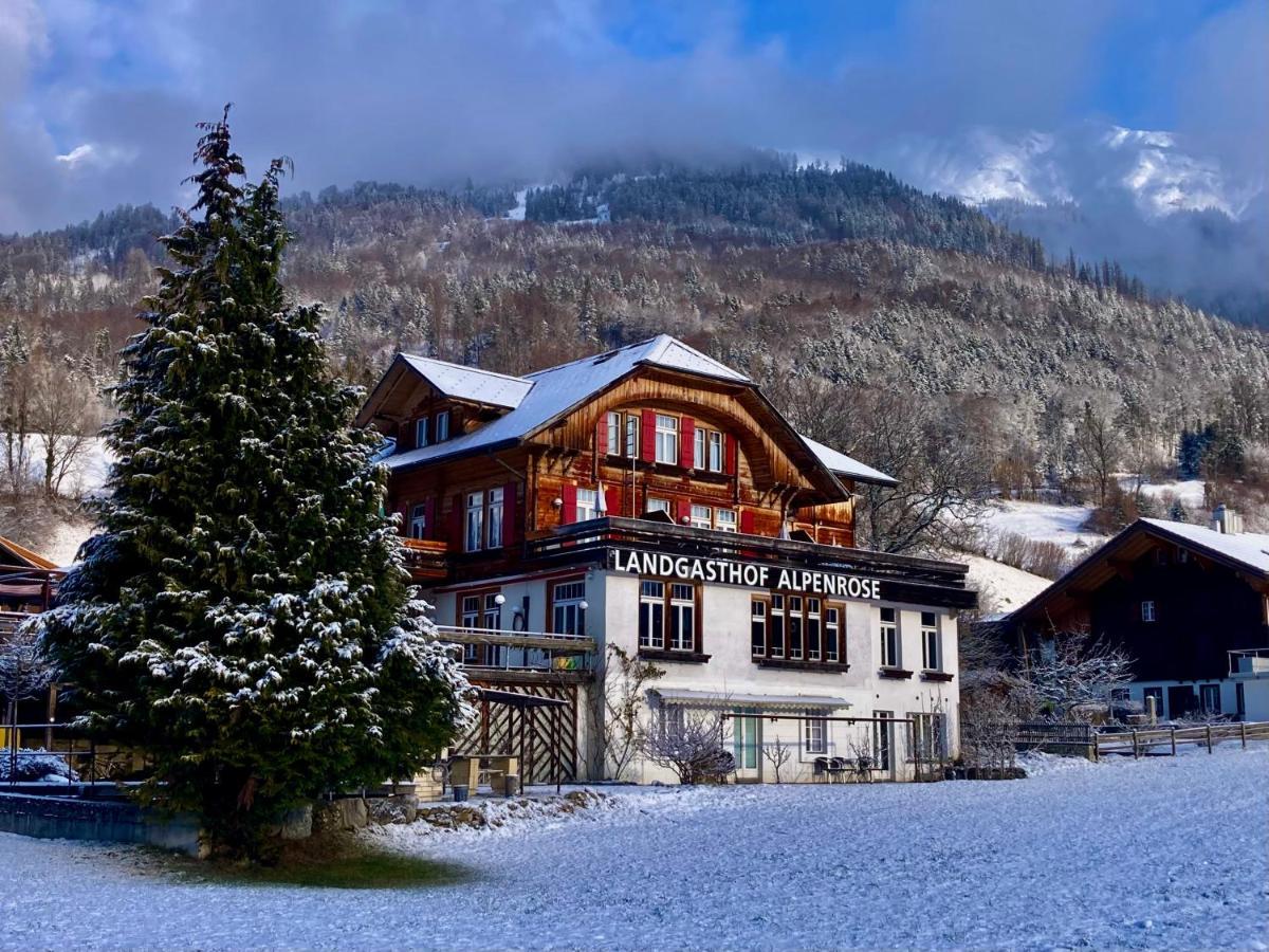 Hotel Alpenrose Beim Ballenberg Бриенц Экстерьер фото